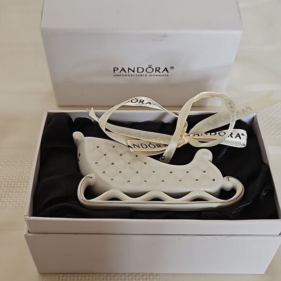 Pandora Holiday 2014 Sleigh Ornament White/ Silver - Picture 5 of 16